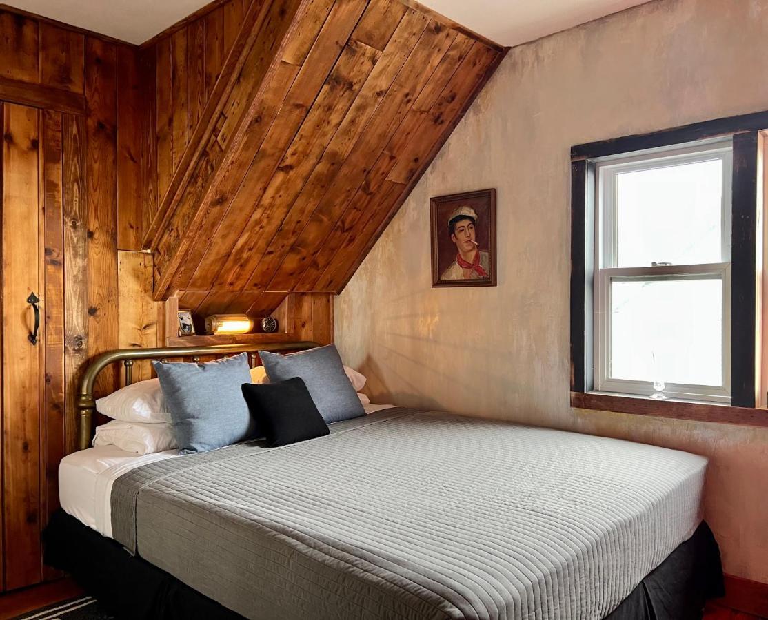 Crew'S Quarters Boarding House - Caters To Men Provincetown Exterior foto