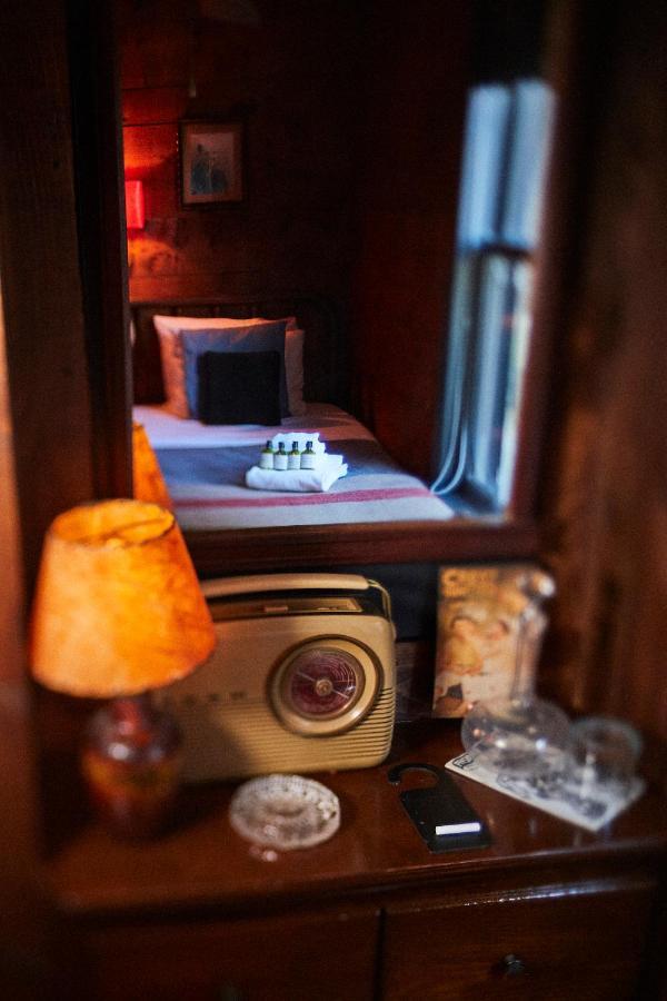 Crew'S Quarters Boarding House - Caters To Men Provincetown Exterior foto