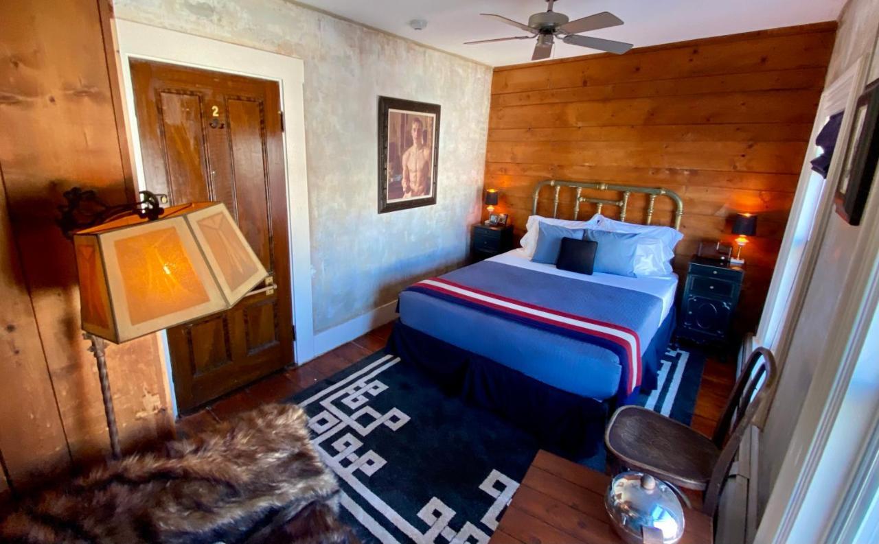 Crew'S Quarters Boarding House - Caters To Men Provincetown Exterior foto