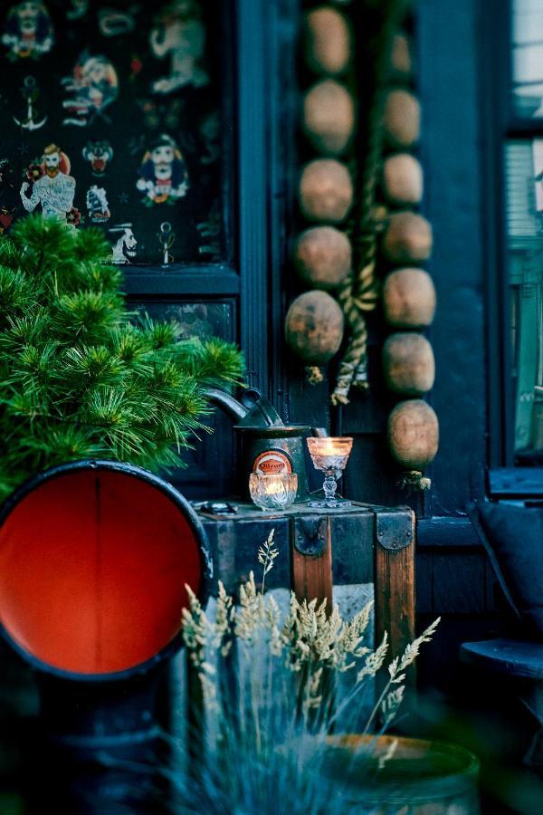 Crew'S Quarters Boarding House - Caters To Men Provincetown Exterior foto