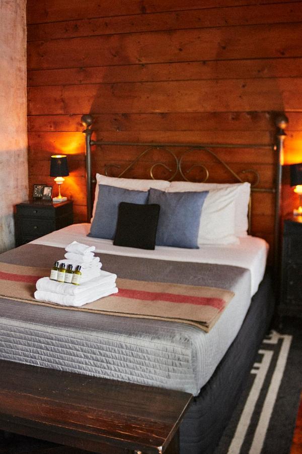 Crew'S Quarters Boarding House - Caters To Men Provincetown Exterior foto