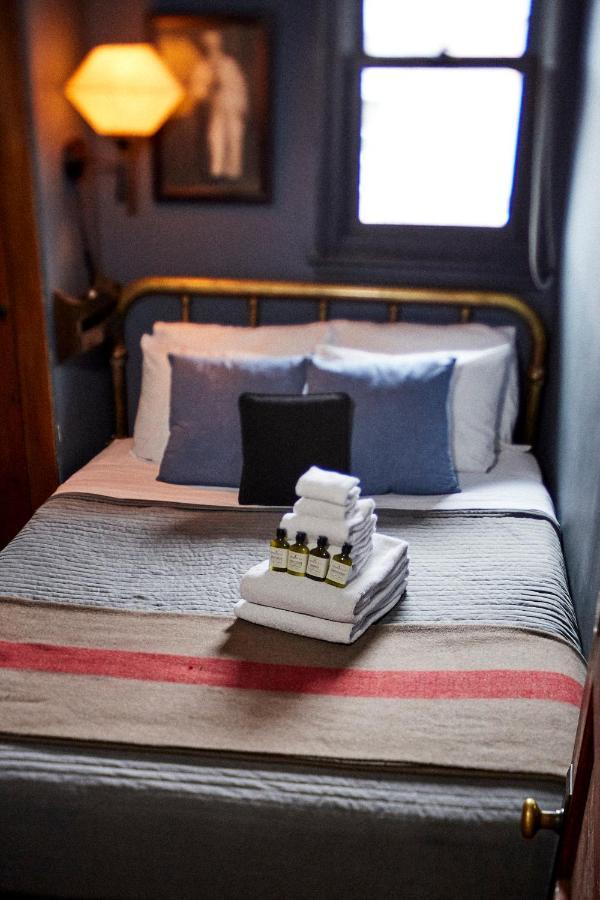 Crew'S Quarters Boarding House - Caters To Men Provincetown Exterior foto