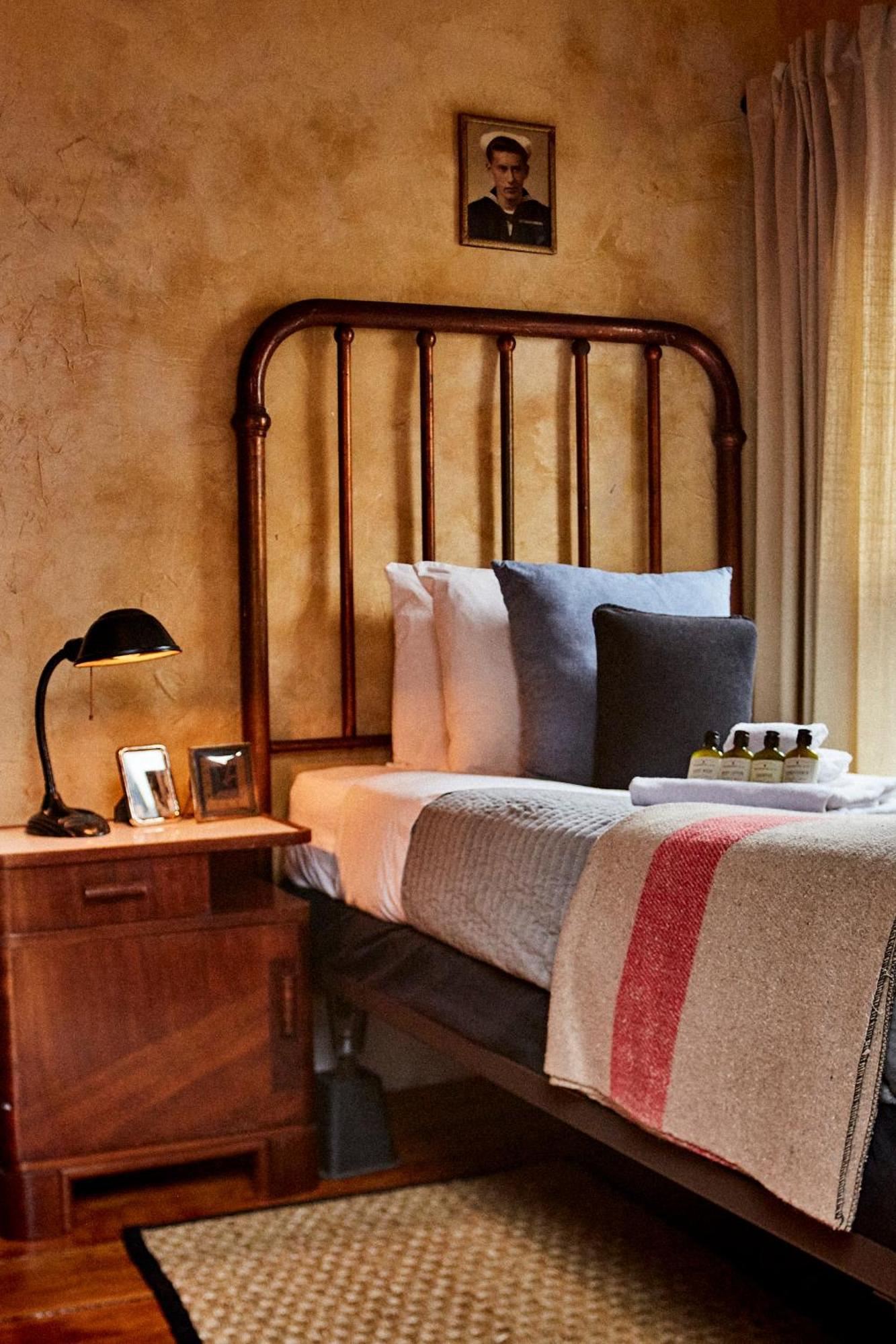 Crew'S Quarters Boarding House - Caters To Men Provincetown Exterior foto
