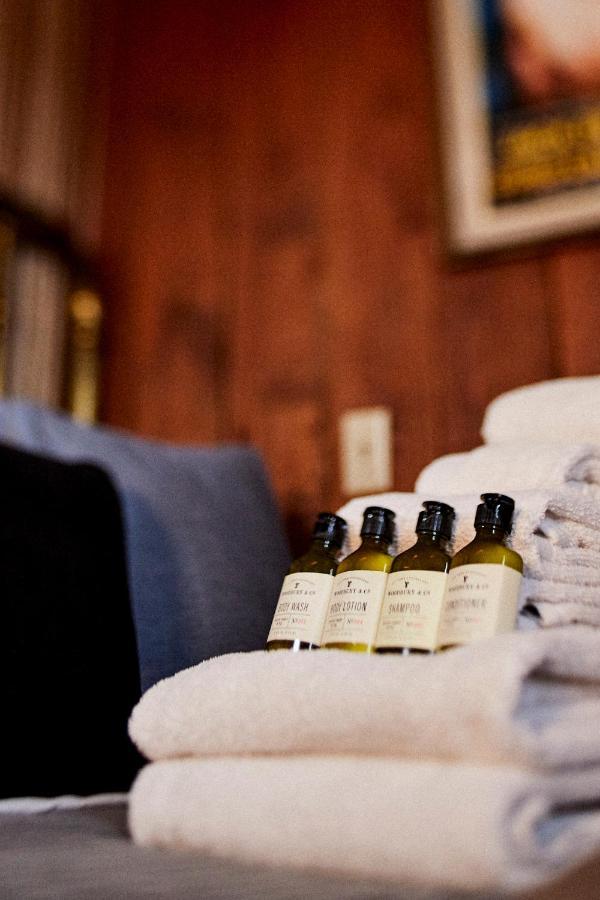 Crew'S Quarters Boarding House - Caters To Men Provincetown Exterior foto