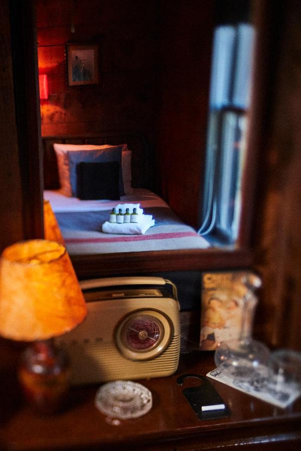 Crew'S Quarters Boarding House - Caters To Men Provincetown Exterior foto