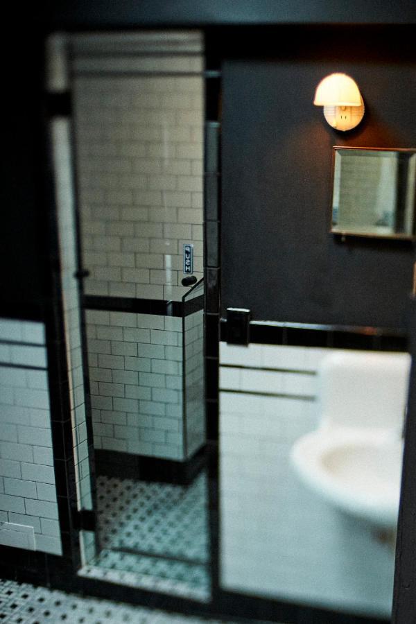 Crew'S Quarters Boarding House - Caters To Men Provincetown Exterior foto