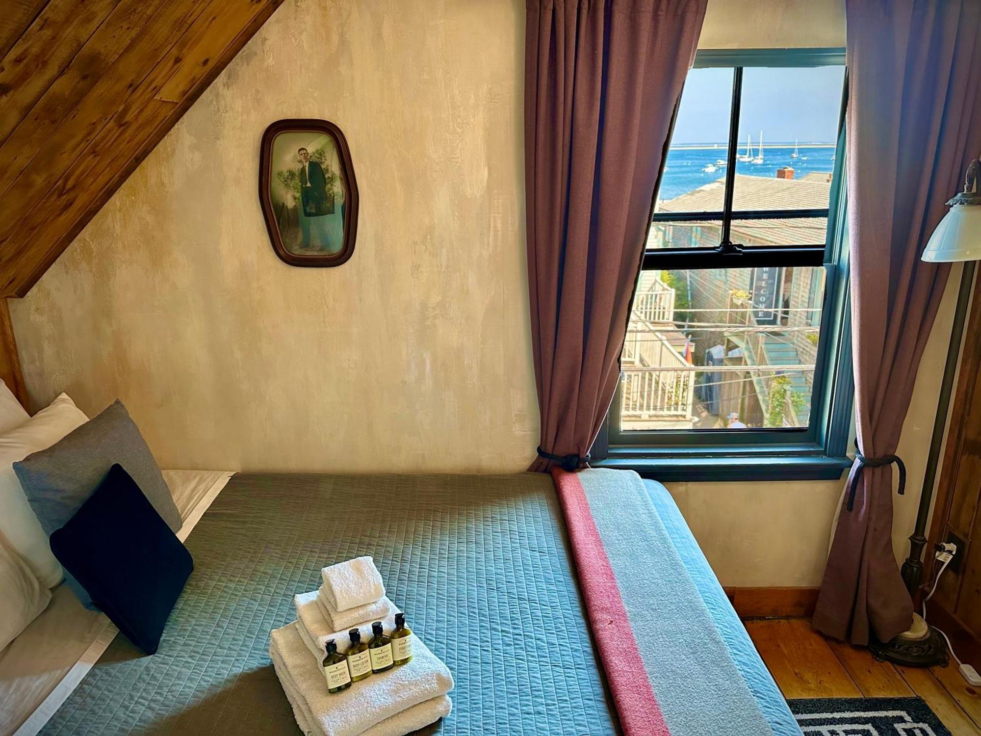 Crew'S Quarters Boarding House - Caters To Men Provincetown Exterior foto
